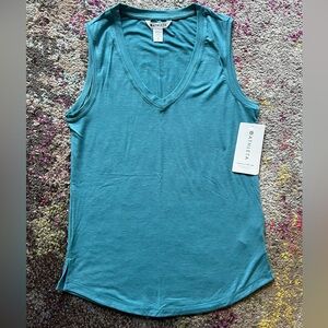 Athleta Essential V-Neck Tank Top, size Small